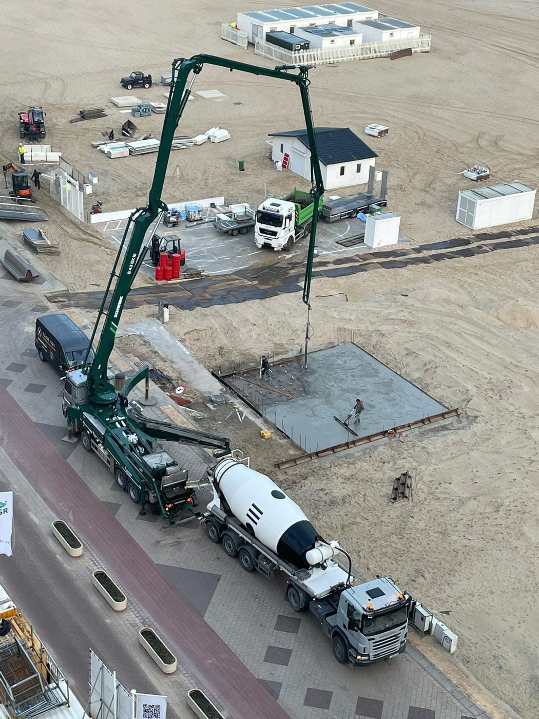Beton storten met pompwagen op een werf van Slosse Yves